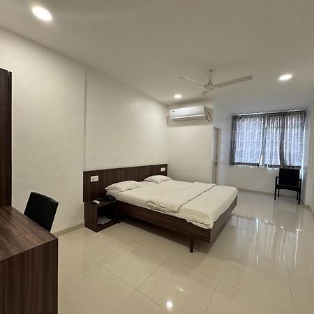 Hotel New Samrat Aurangabad  Exteriör bild