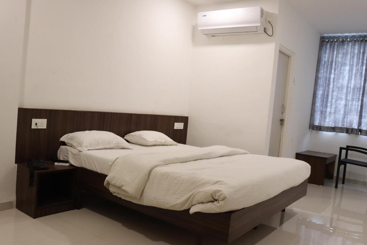 Hotel New Samrat Aurangabad  Exteriör bild