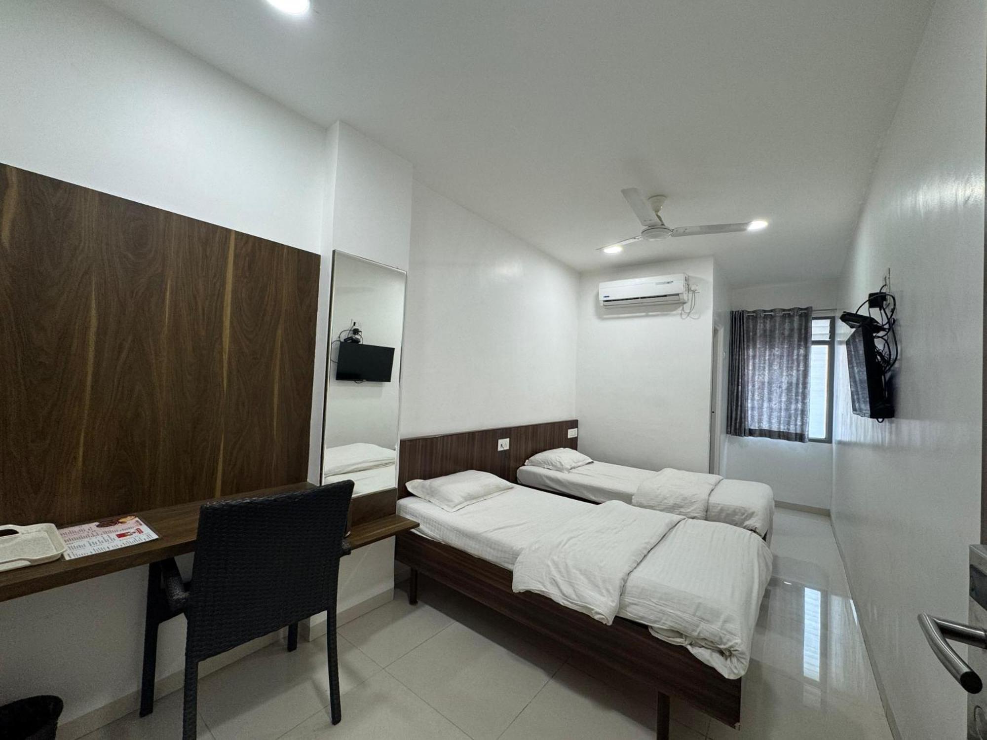 Hotel New Samrat Aurangabad  Exteriör bild